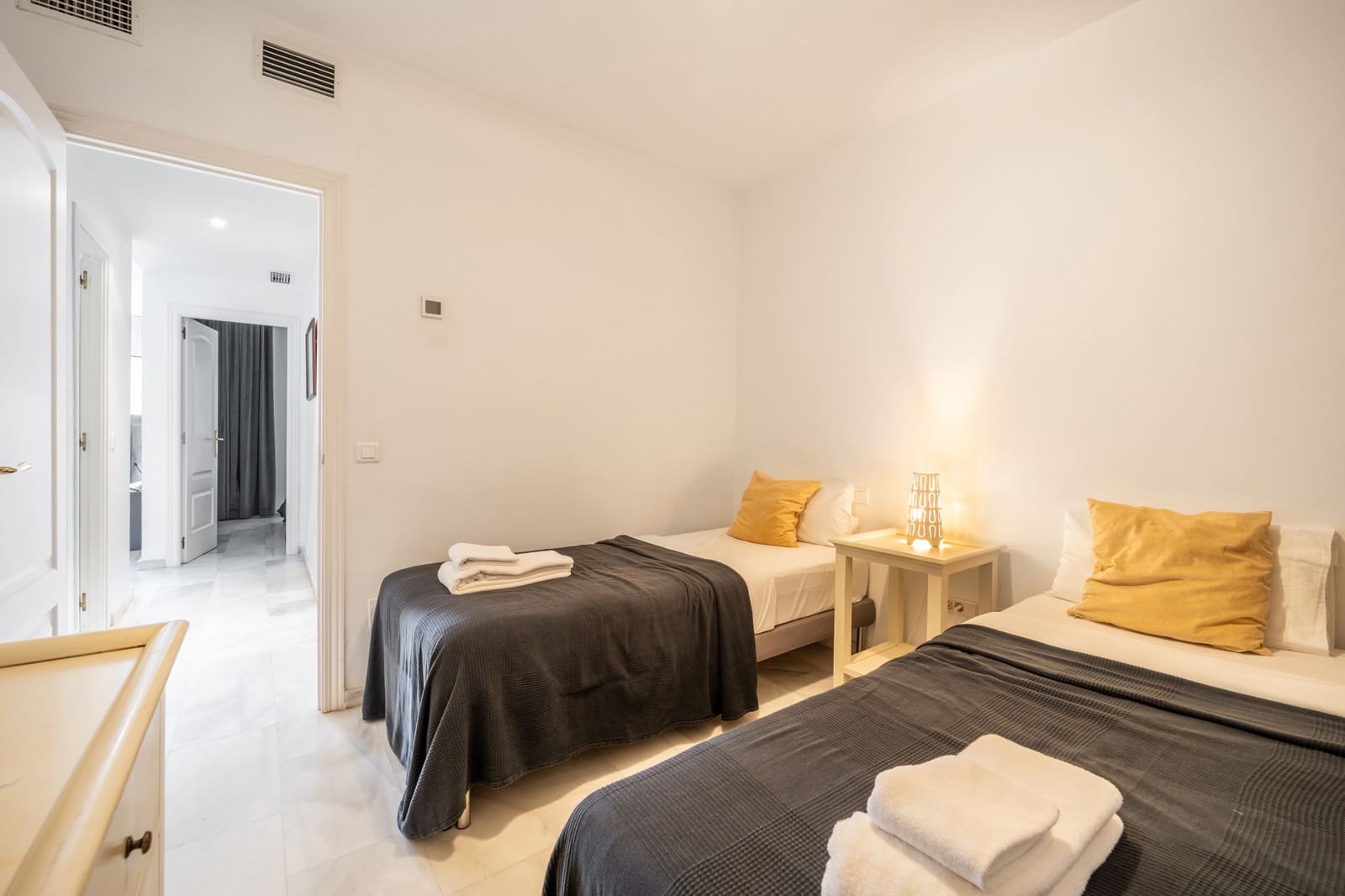 2 sypialnia Apartament na sprzedaż w Marbella z basenem garażem - 695 000 € (Ref: 9777850)