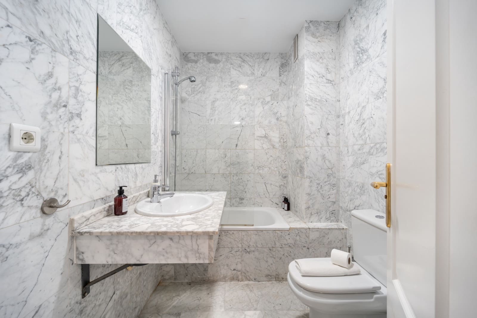 2 sypialnia Apartament na sprzedaż w Marbella z basenem garażem - 695 000 € (Ref: 9777850)