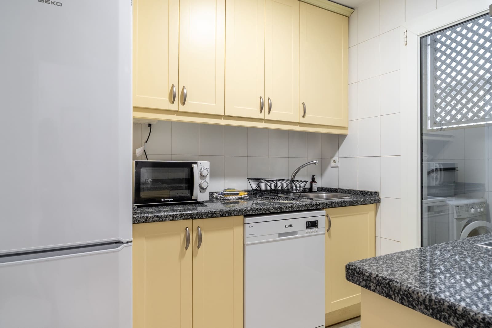 2 sypialnia Apartament na sprzedaż w Marbella z basenem garażem - 695 000 € (Ref: 9777850)