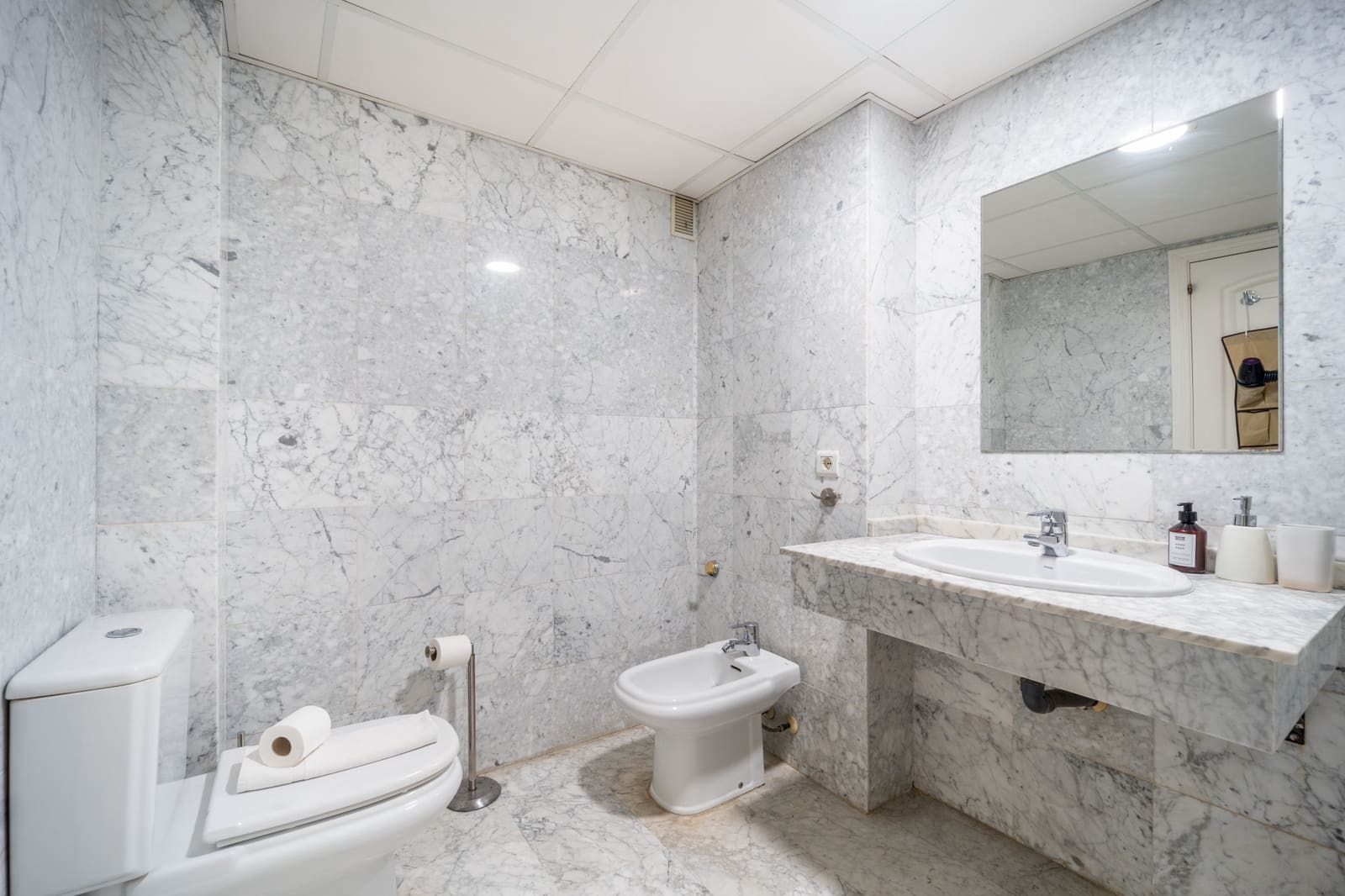 2 sypialnia Apartament na sprzedaż w Marbella z basenem garażem - 695 000 € (Ref: 9777850)