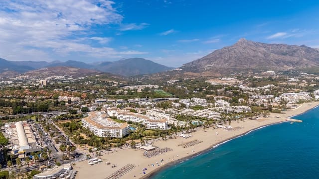 2 sypialnia Apartament na sprzedaż w Marbella z basenem garażem - 749 000 € (Ref: 9777850)