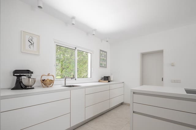 4 soverom Villa til salgs i Sierra Blanca, Marbella med svømmebasseng garasje - € 8 400 (Ref: 9778604)