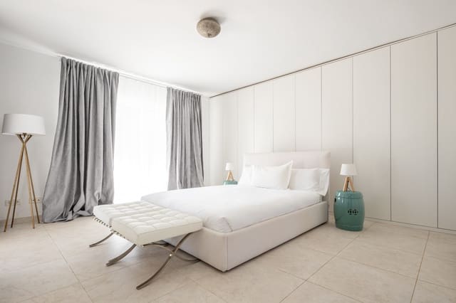 4 soverom Villa til salgs i Sierra Blanca, Marbella med svømmebasseng garasje - € 8 400 (Ref: 9778604)