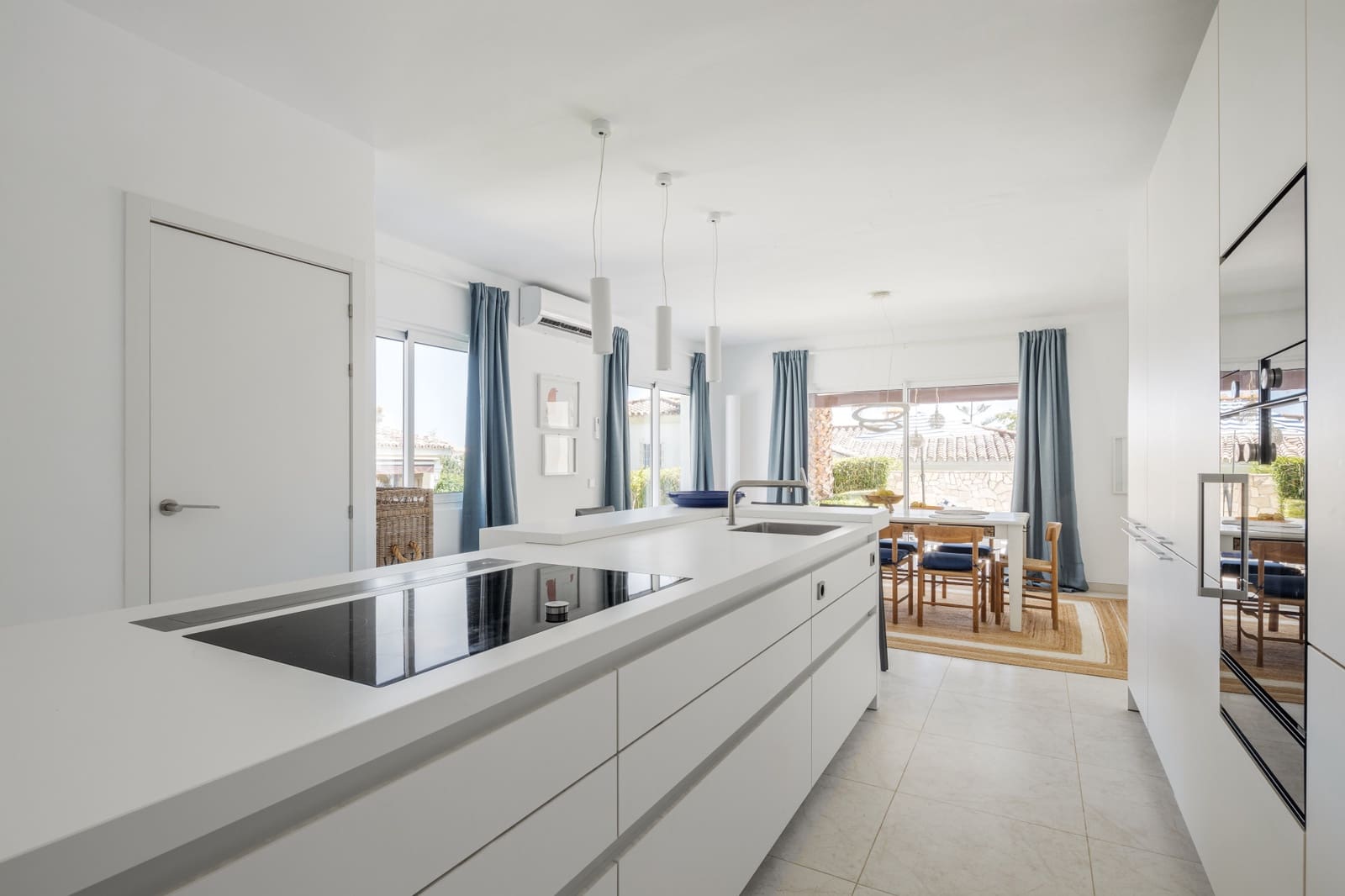 Villa/Maison de 4 chambres de location de vacances à Golden Mile avec piscine garage - 8 400 € (Ref: 9778604)