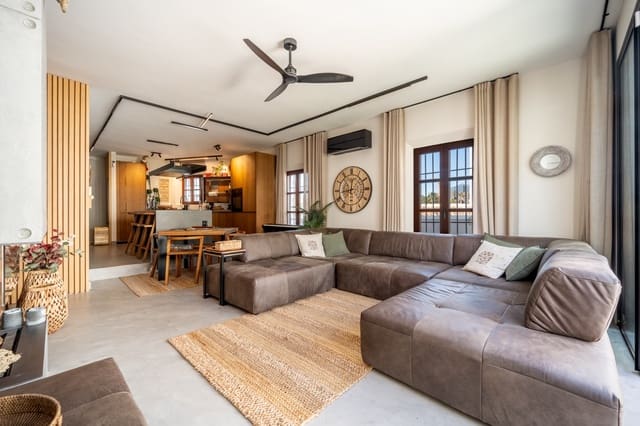 3 chambre Maison de Ville à vendre à Marbella avec piscine - 1 195 000 € (Ref: 9783175)