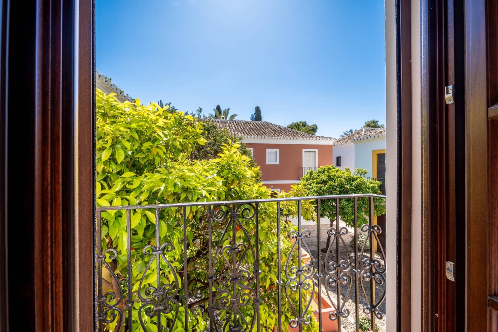 3 chambre Maison de Ville à vendre à Marbella avec piscine - 1 195 000 € (Ref: 9783175)