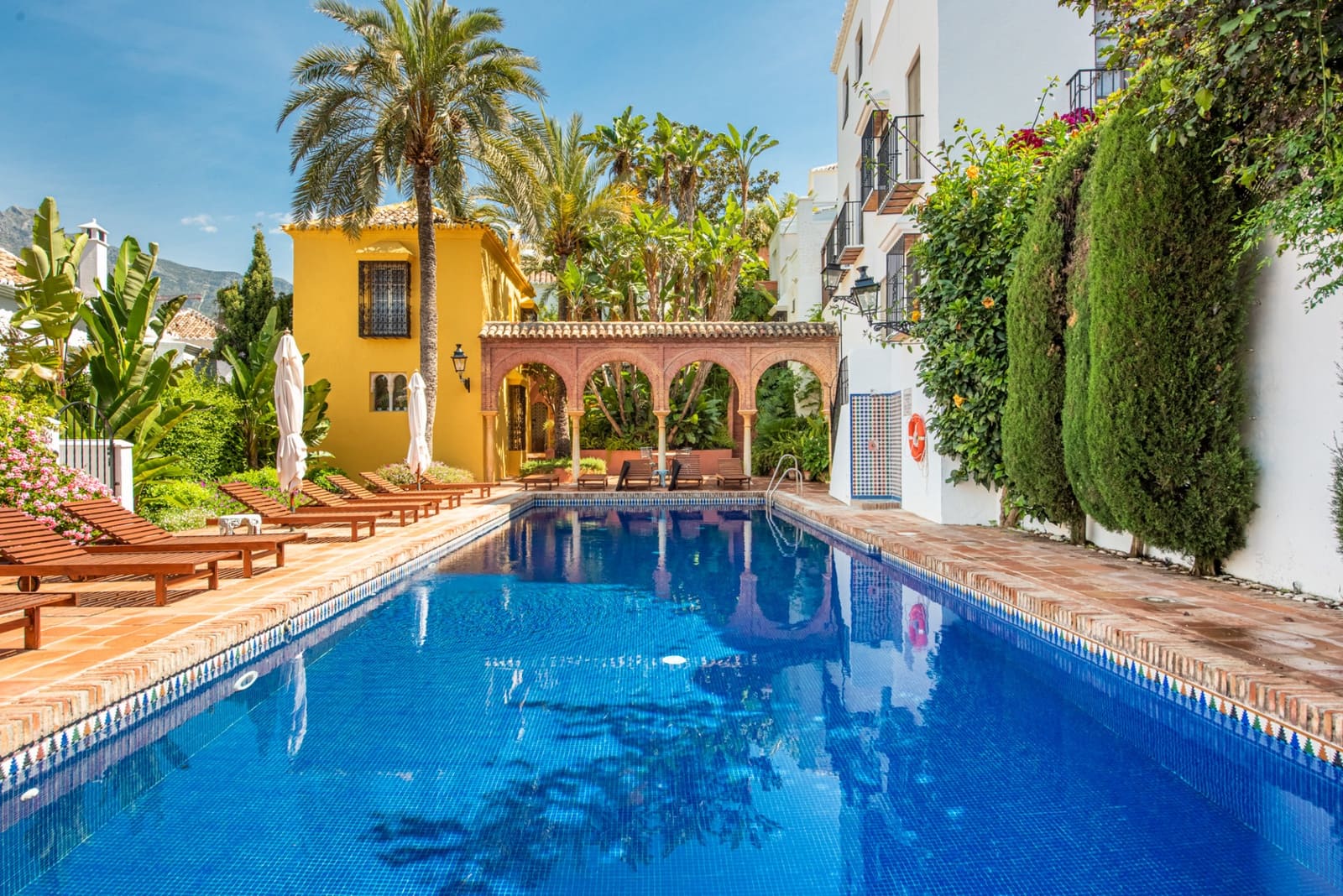 3 chambre Maison de Ville à vendre à Marbella avec piscine - 1 195 000 € (Ref: 9783175)