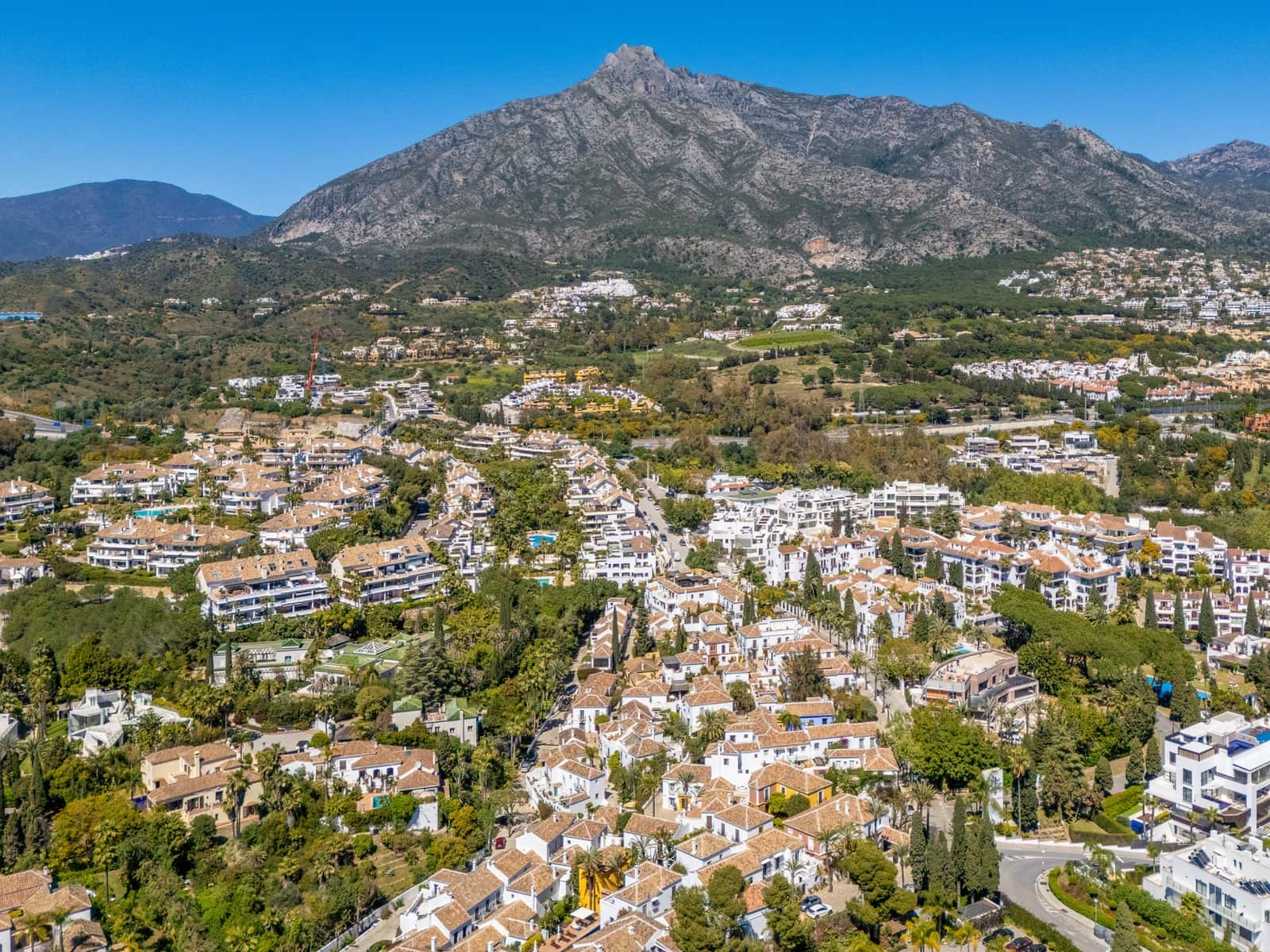 3 chambre Maison de Ville à vendre à Marbella avec piscine - 1 195 000 € (Ref: 9783175)