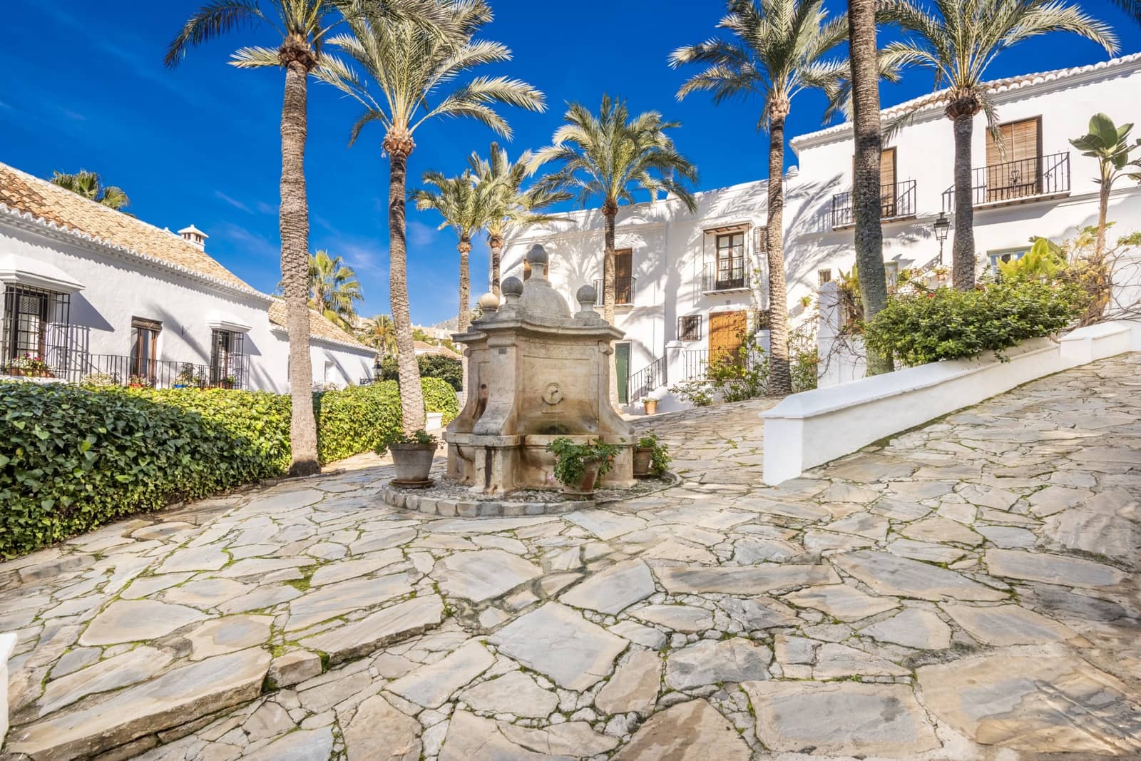 3 bedroom Townhouse for sale in Marbella with pool - € 1,195,000 (Ref: 9783175)
