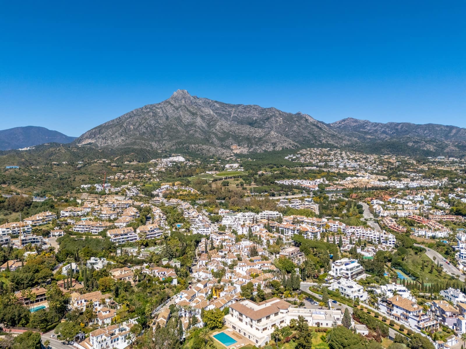 3 bedroom Townhouse for sale in Marbella with pool - € 1,195,000 (Ref: 9783175)