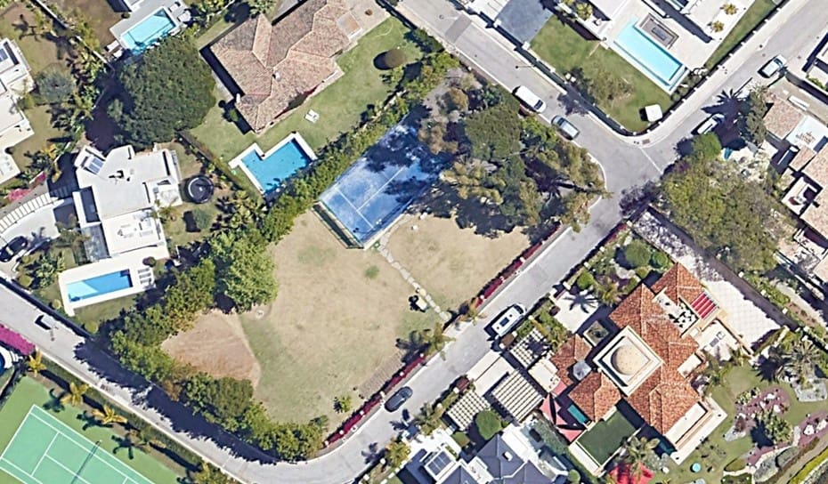 Building Plot for sale in Estepona - € 2,950,000 (Ref: 9783176)