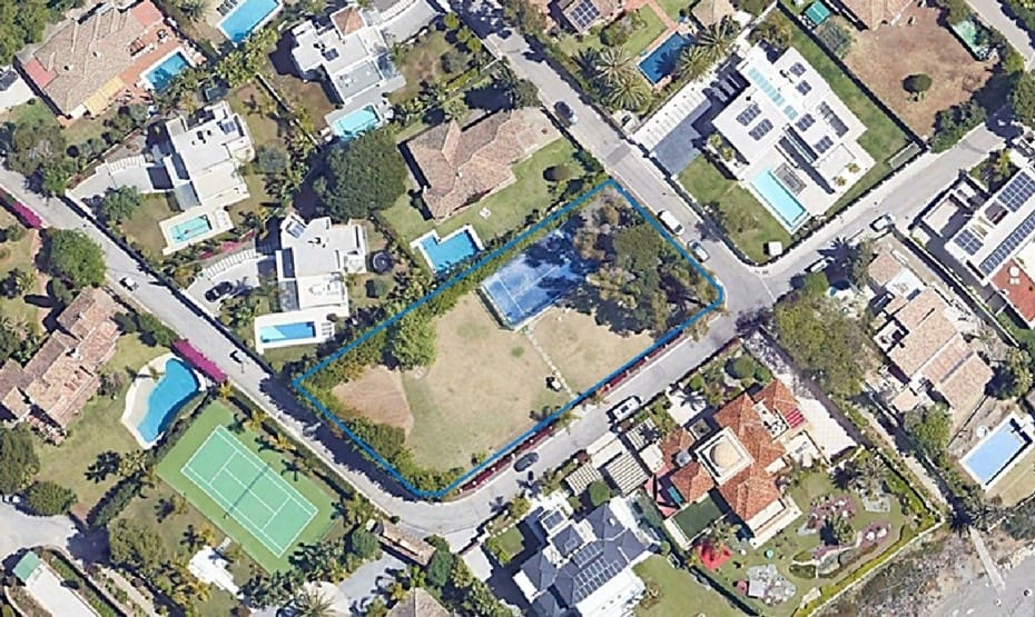 Building Plot for sale in Estepona - € 2,950,000 (Ref: 9783176)