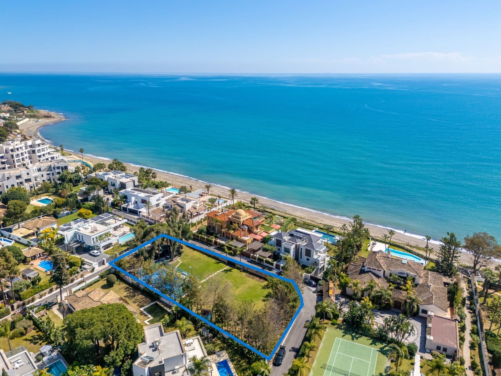 Building Plot for sale in Estepona - € 2,950,000 (Ref: 9783176)
