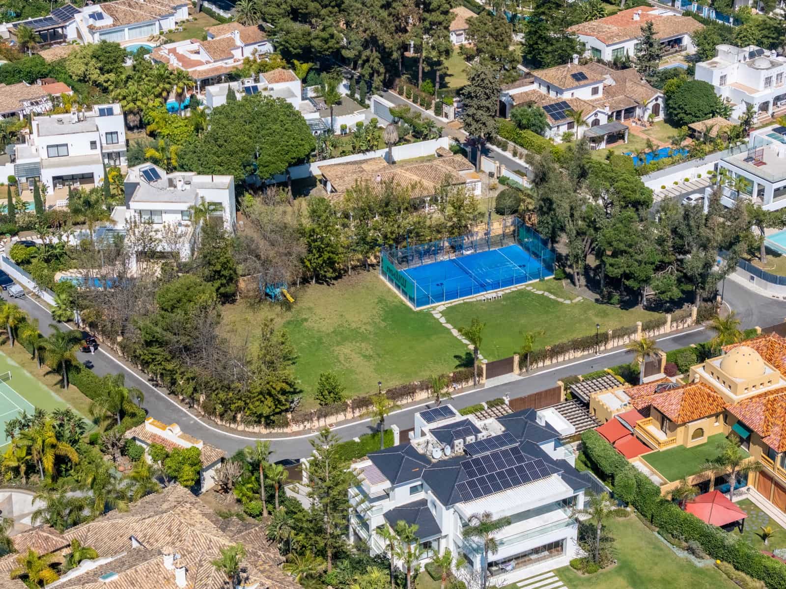 Building Plot for sale in Estepona - € 2,950,000 (Ref: 9783176)