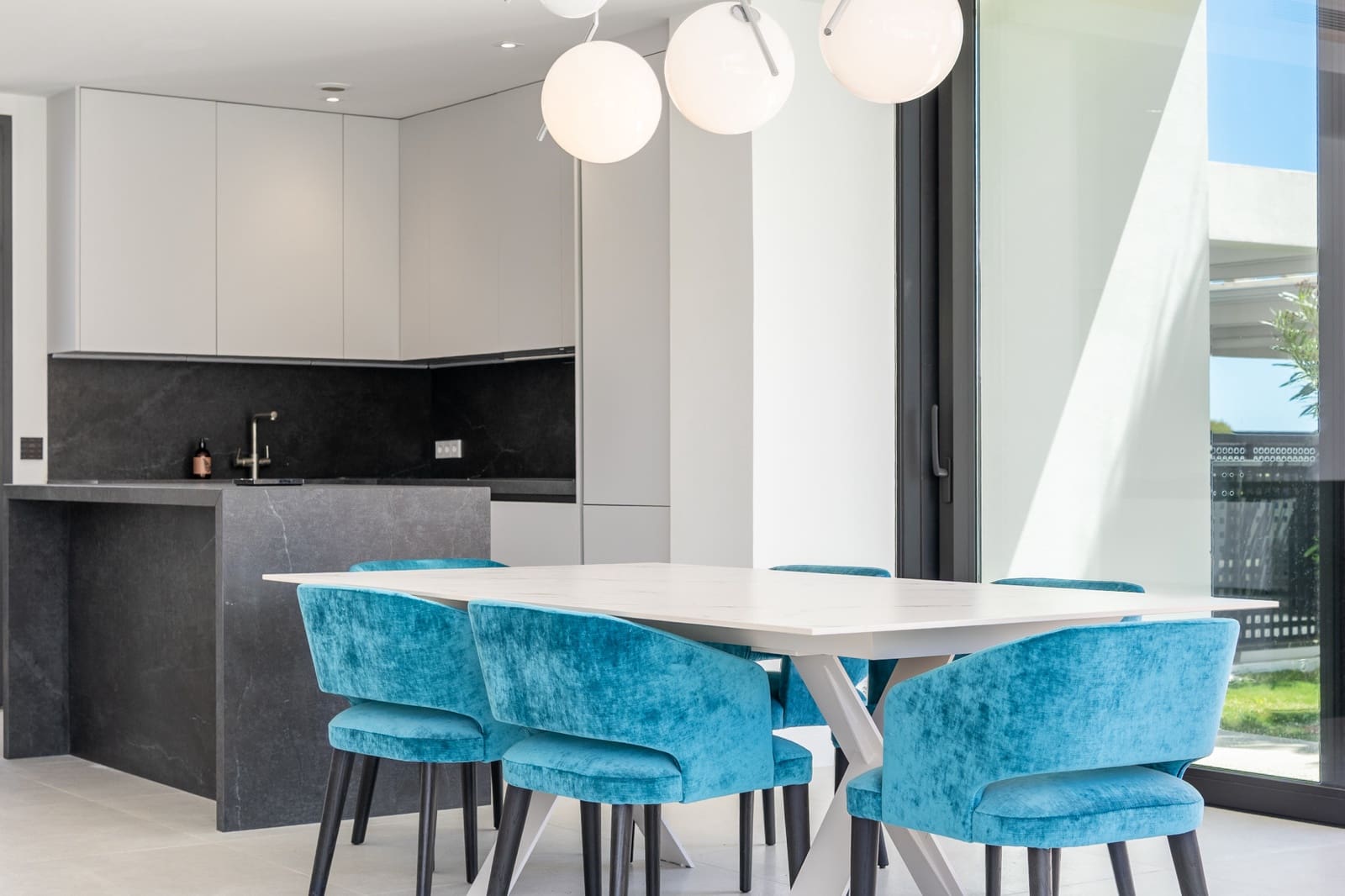 5 bedroom Villa for sale in Marbella with pool garage - € 3,095,000 (Ref: 9788256)