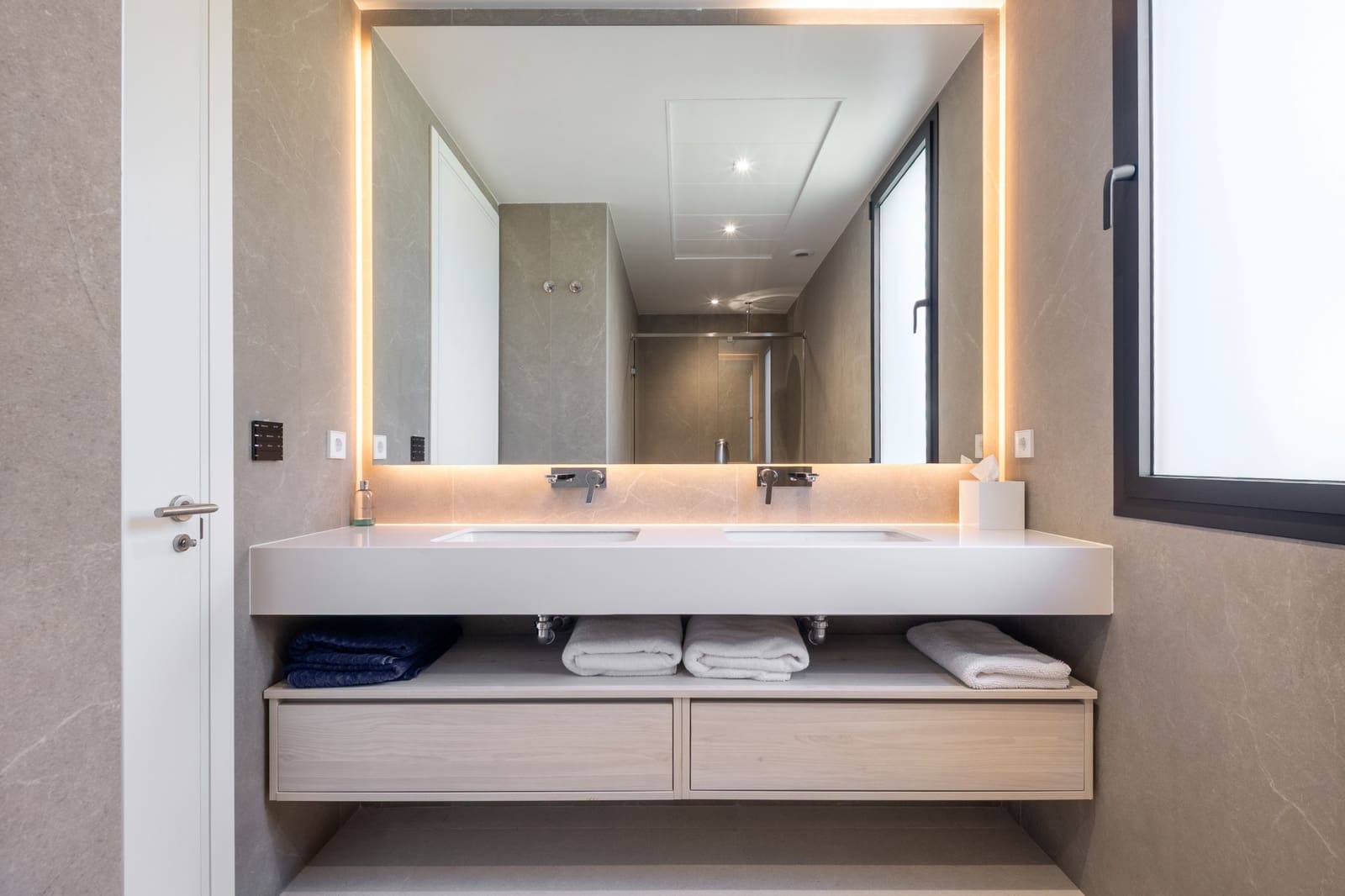 5 bedroom Villa for sale in Marbella with pool garage - € 3,095,000 (Ref: 9788256)