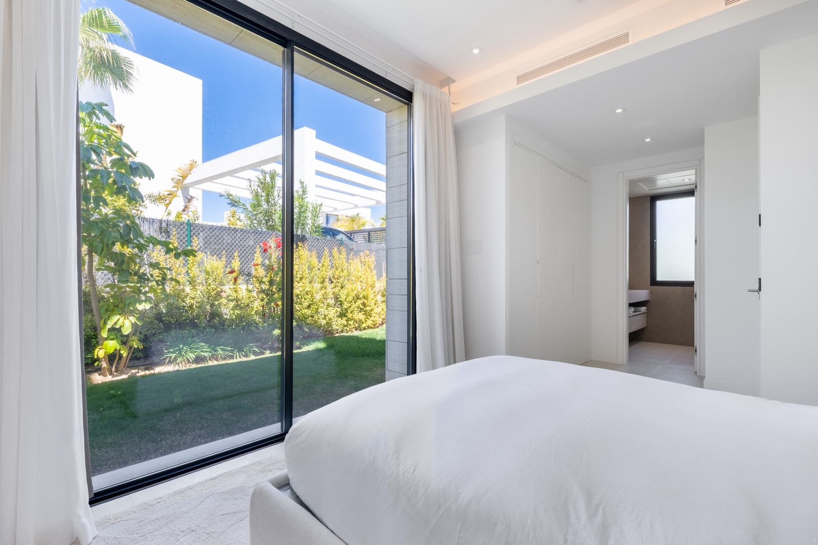 5 bedroom Villa for sale in Marbella with pool garage - € 3,095,000 (Ref: 9788256)