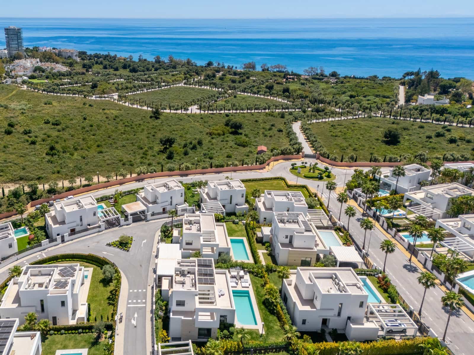 5 bedroom Villa for sale in Marbella with pool garage - € 3,095,000 (Ref: 9788256)