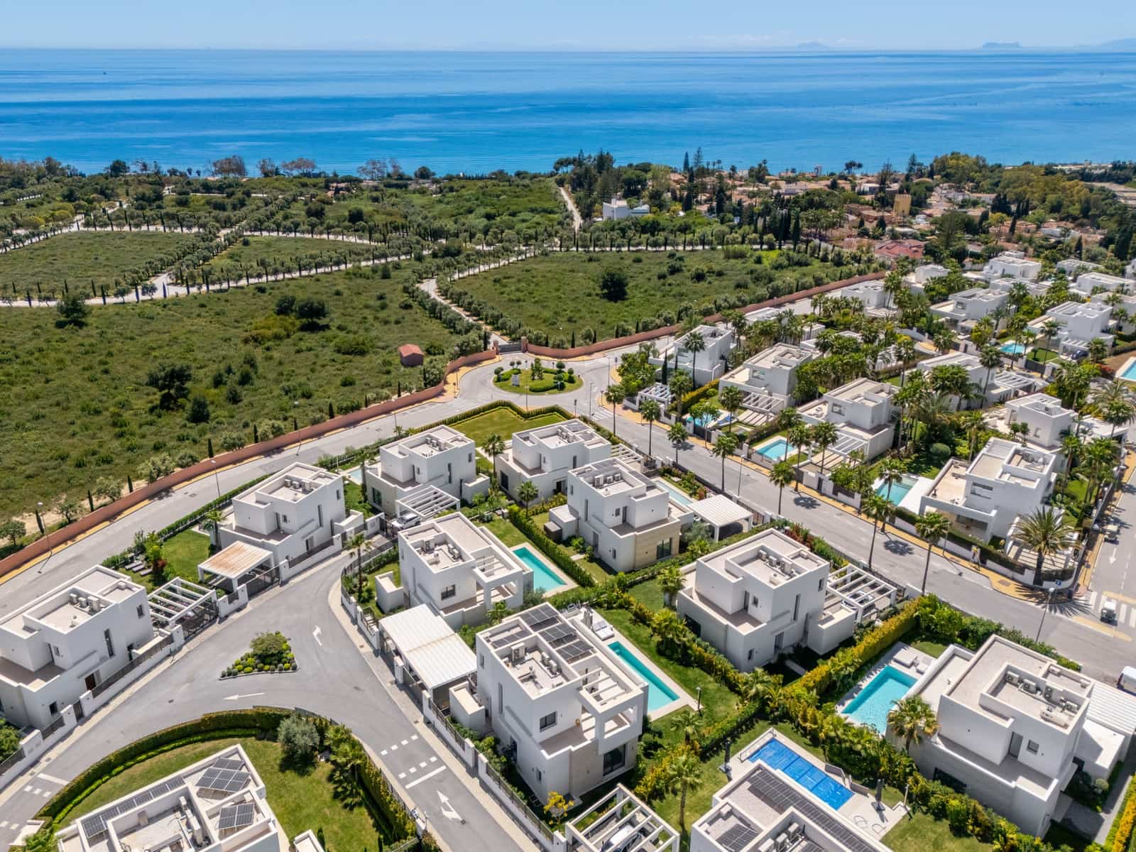 5 bedroom Villa for sale in Marbella with pool garage - € 3,095,000 (Ref: 9788256)