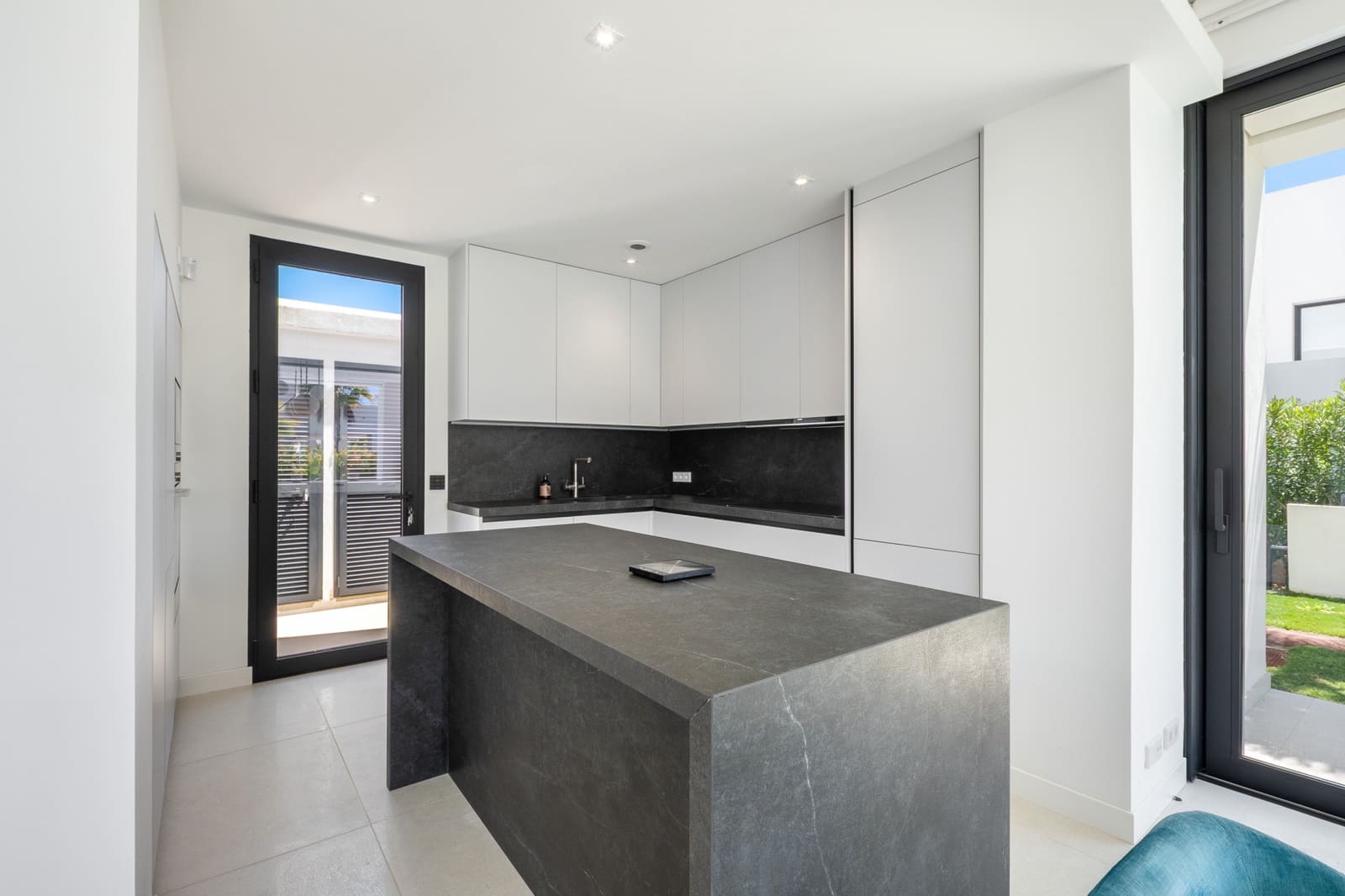 5 soveværelse Villa til salg i Marbella med swimmingpool garage - € 3.095.000 (Ref: 9788256)