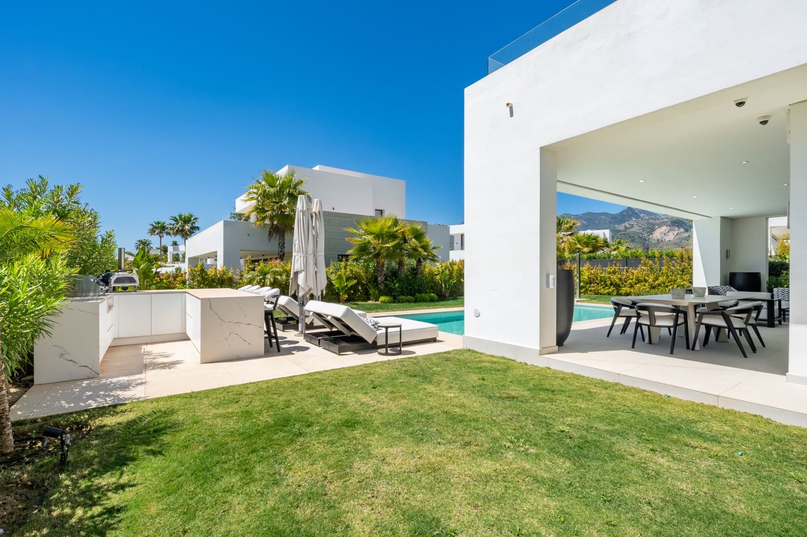 5 soveværelse Villa til salg i Marbella med swimmingpool garage - € 3.095.000 (Ref: 9788256)