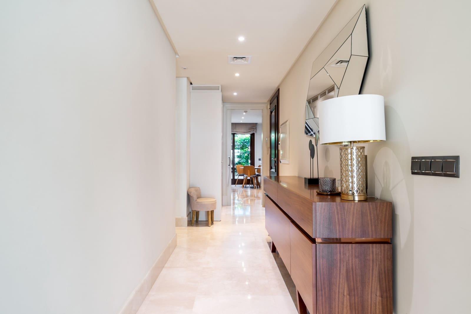 2 soveværelse Lejlighed til salg i Estepona med swimmingpool garage - € 1.390.000 (Ref: 9788257)