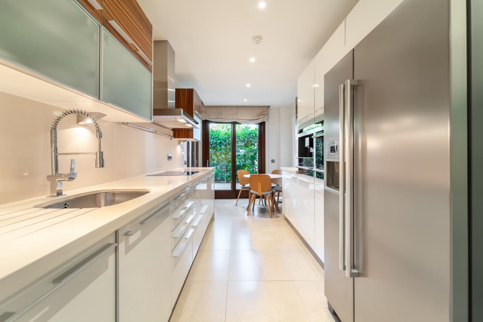 2 soveværelse Lejlighed til salg i Estepona med swimmingpool garage - € 1.390.000 (Ref: 9788257)