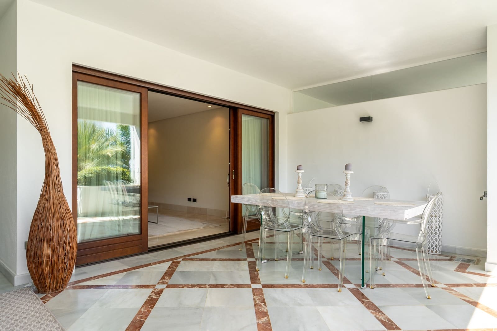 2 soveværelse Lejlighed til salg i Estepona med swimmingpool garage - € 1.390.000 (Ref: 9788257)