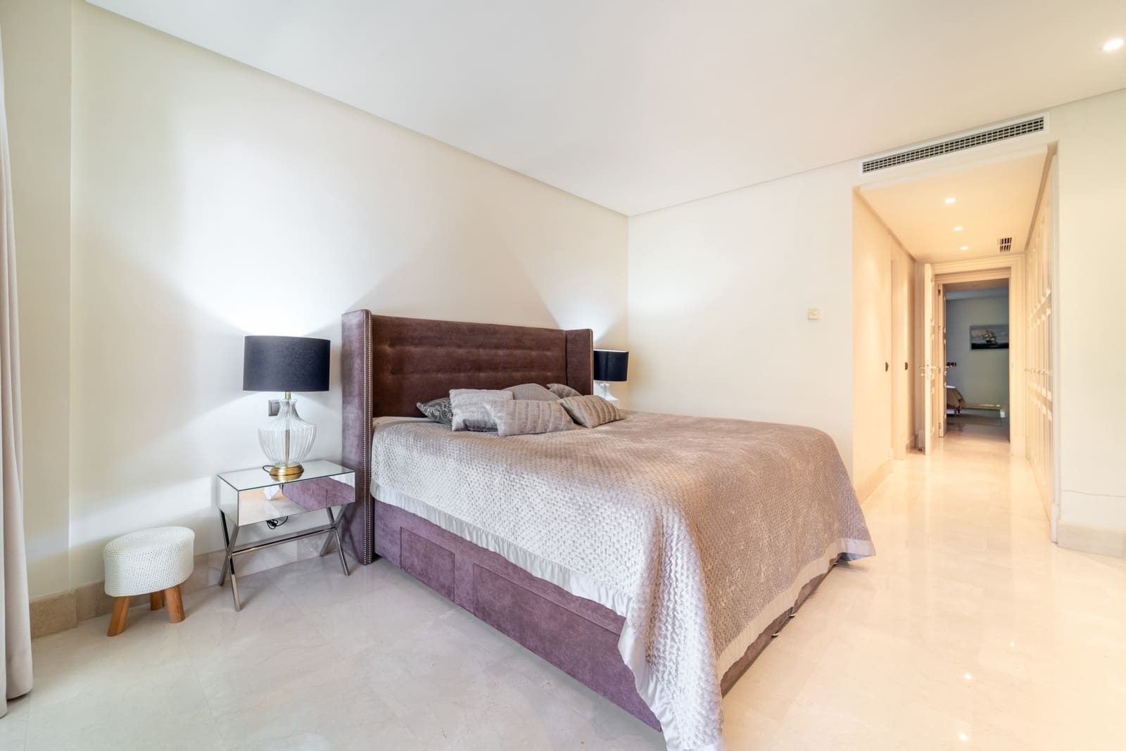 2 soveværelse Lejlighed til salg i Estepona med swimmingpool garage - € 1.390.000 (Ref: 9788257)