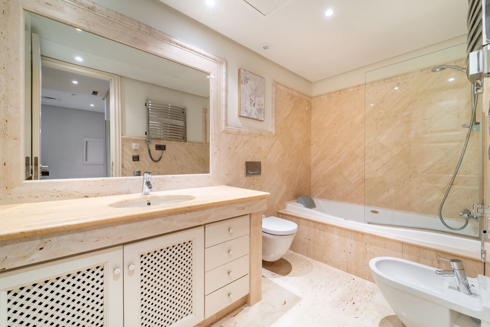 2 soveværelse Lejlighed til salg i Estepona med swimmingpool garage - € 1.390.000 (Ref: 9788257)