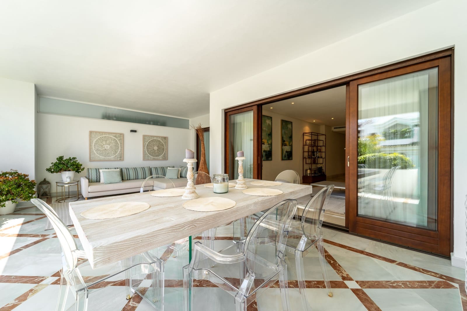 2 soveværelse Lejlighed til salg i Estepona med swimmingpool garage - € 1.390.000 (Ref: 9788257)