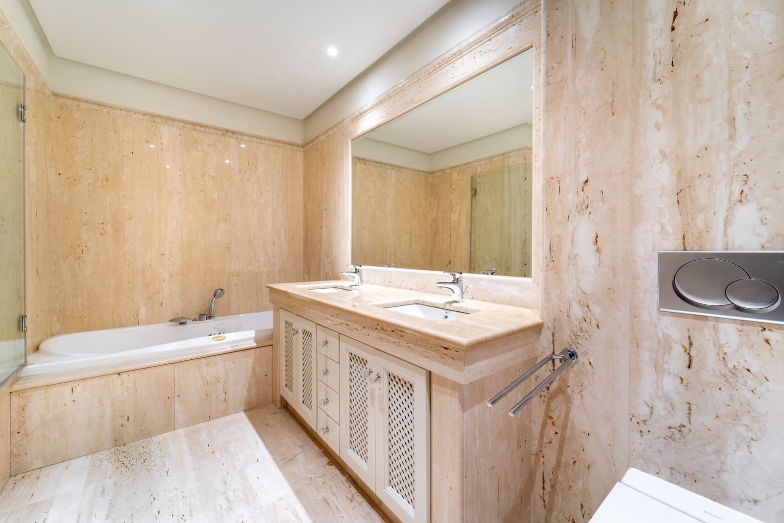 2 soveværelse Lejlighed til salg i Estepona med swimmingpool garage - € 1.390.000 (Ref: 9788257)