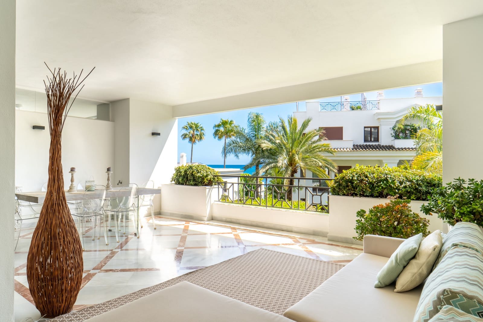 2 soveværelse Lejlighed til salg i Estepona med swimmingpool garage - € 1.390.000 (Ref: 9788257)