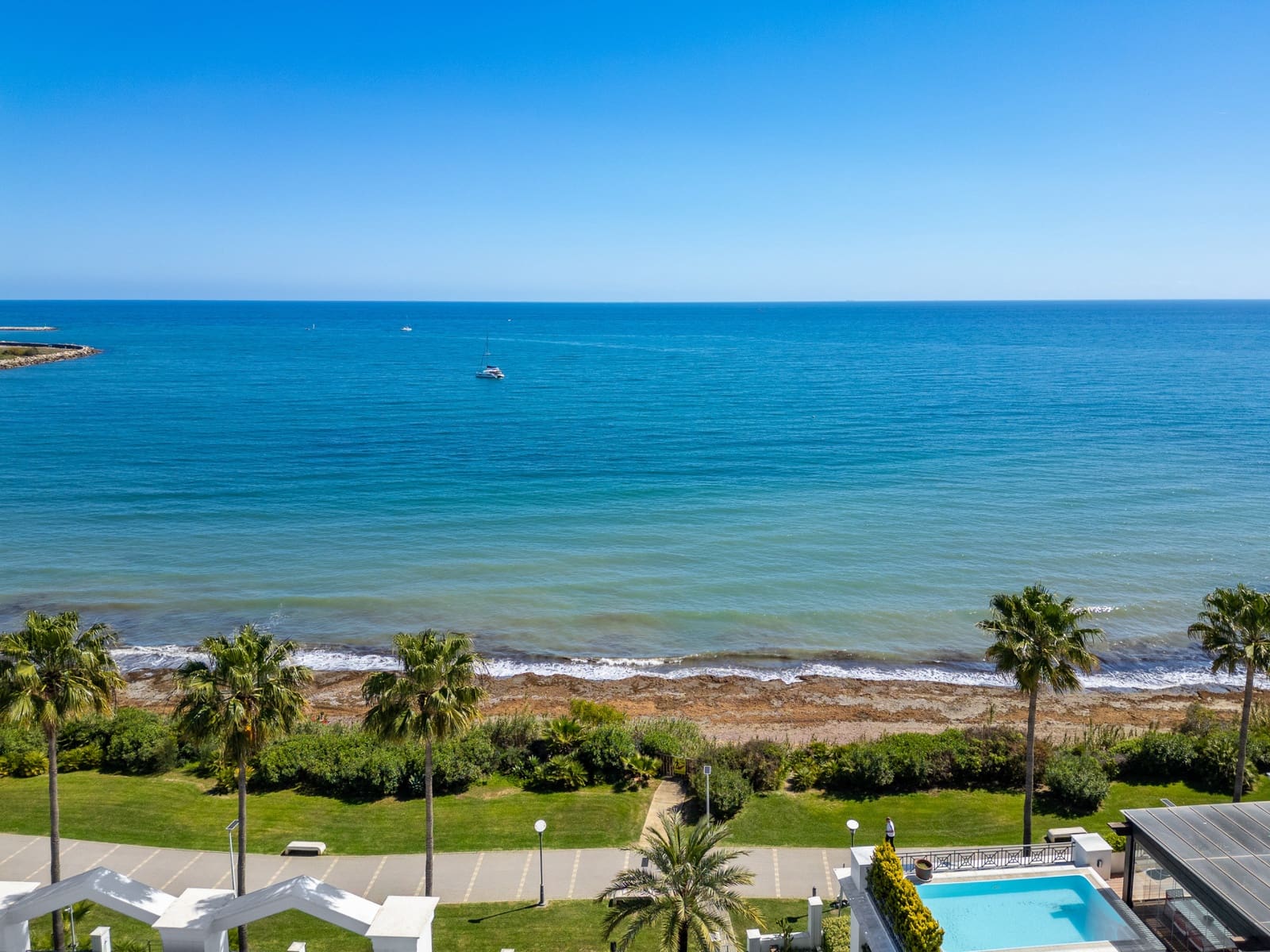 2 soveværelse Lejlighed til salg i Estepona med swimmingpool garage - € 1.390.000 (Ref: 9788257)