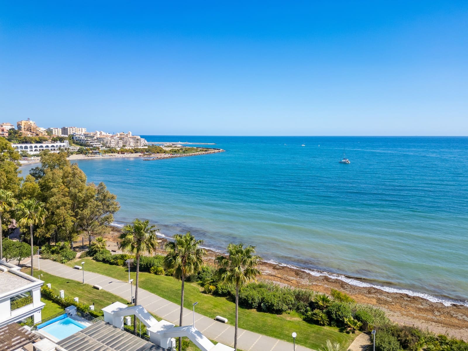 2 soveværelse Lejlighed til salg i Estepona med swimmingpool garage - € 1.390.000 (Ref: 9788257)