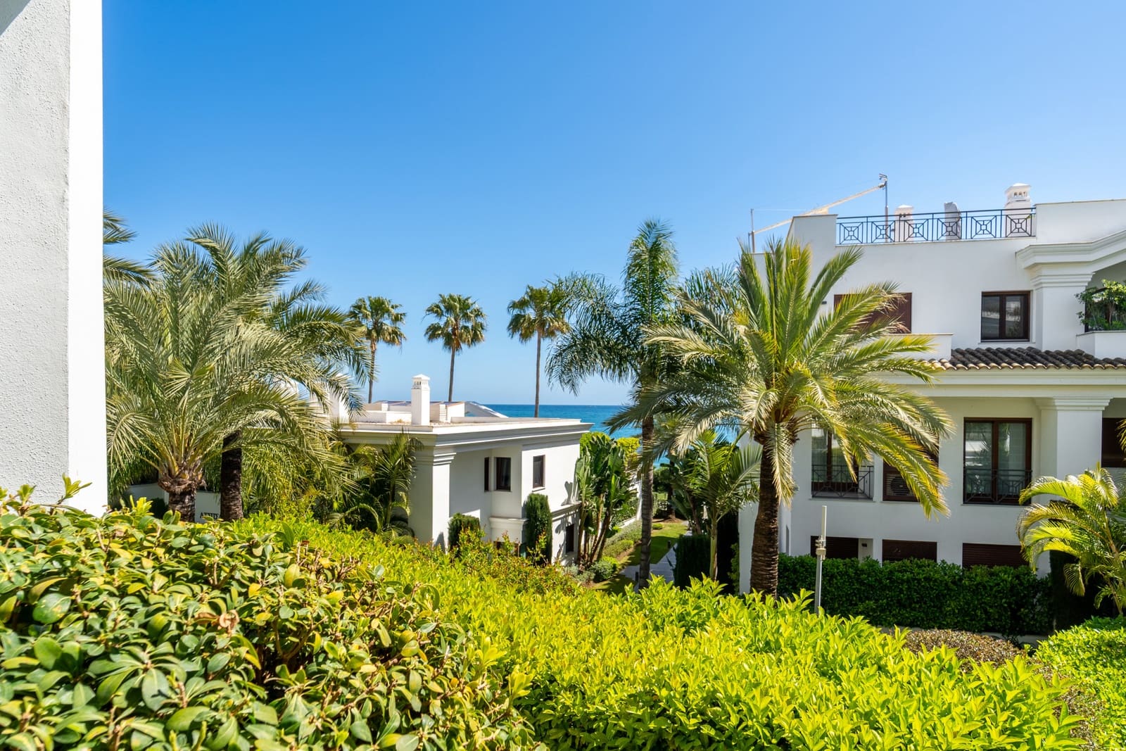 2 soveværelse Lejlighed til salg i Estepona med swimmingpool garage - € 1.390.000 (Ref: 9788257)