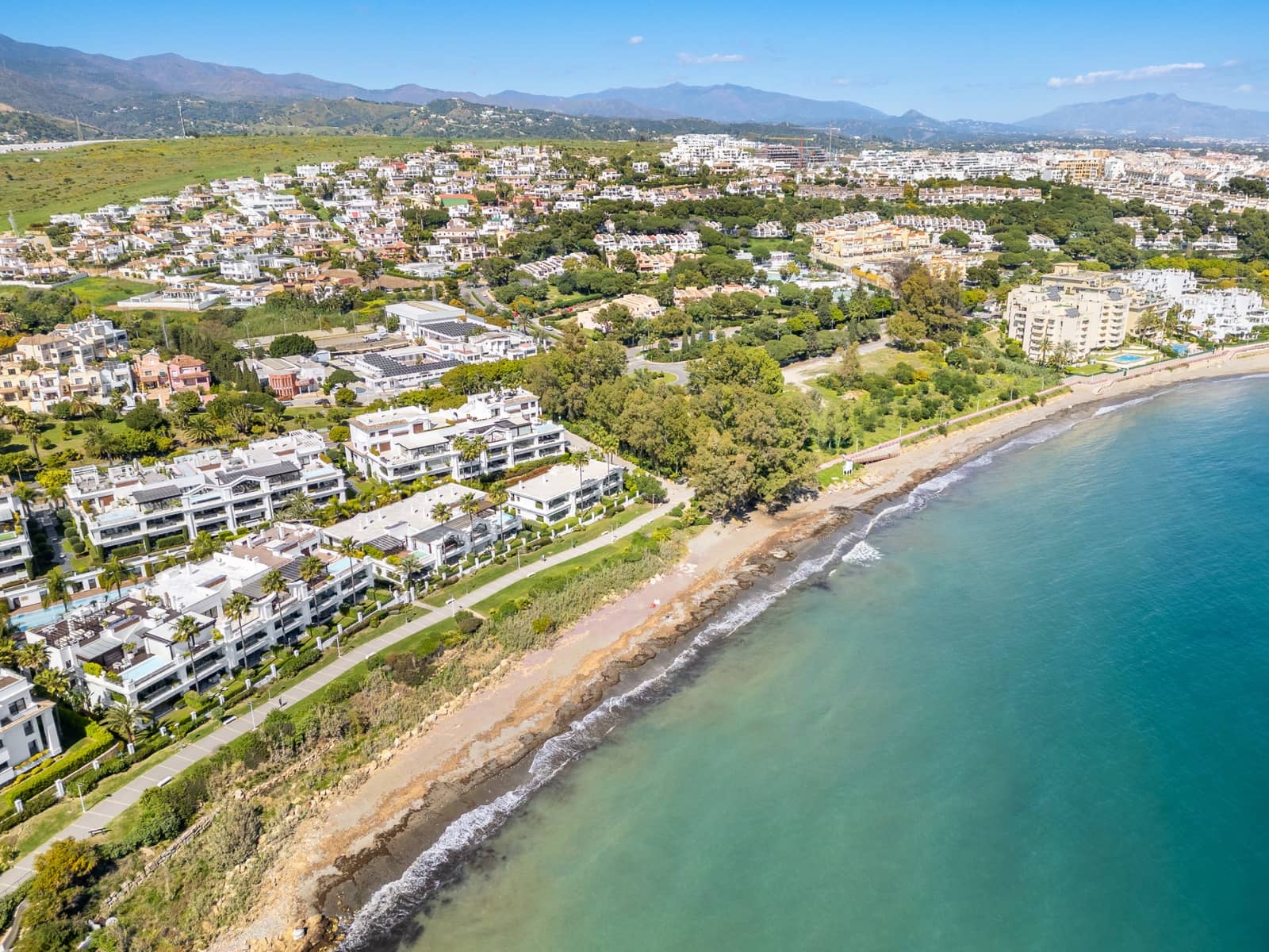 2 soveværelse Lejlighed til salg i Estepona med swimmingpool garage - € 1.390.000 (Ref: 9788257)