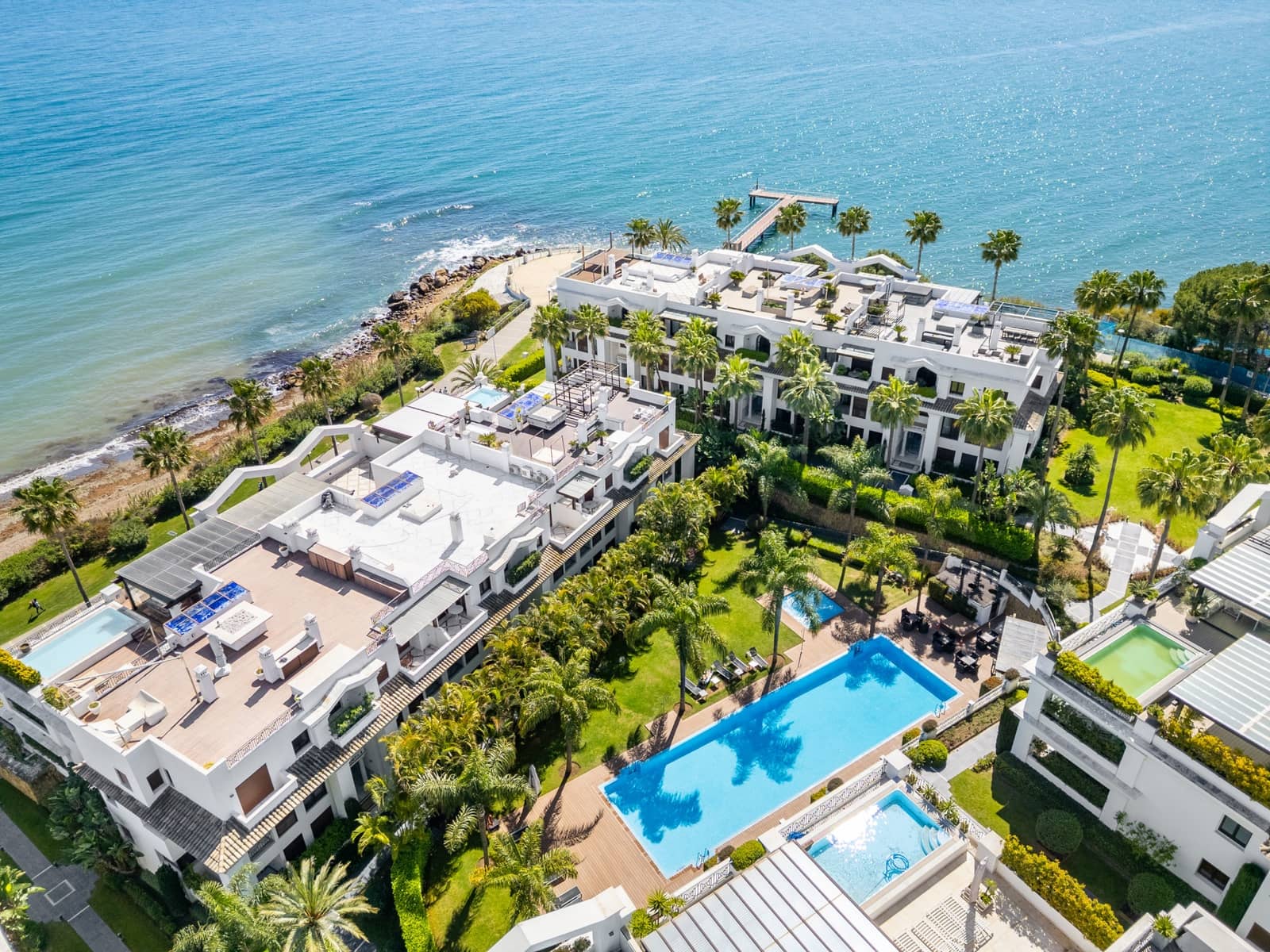 2 soveværelse Lejlighed til salg i Estepona med swimmingpool garage - € 1.390.000 (Ref: 9788257)