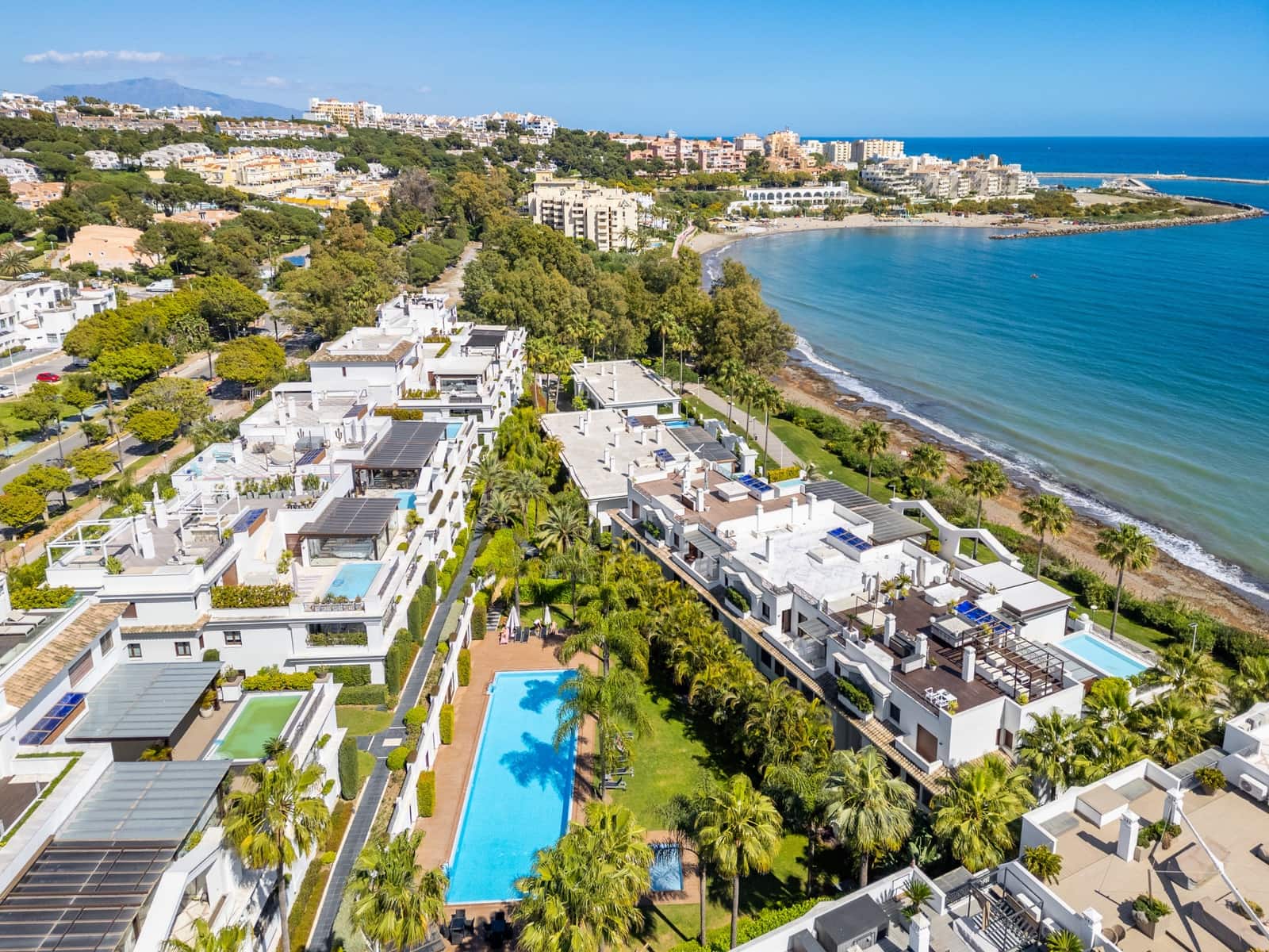 2 soveværelse Lejlighed til salg i Estepona med swimmingpool garage - € 1.390.000 (Ref: 9788257)