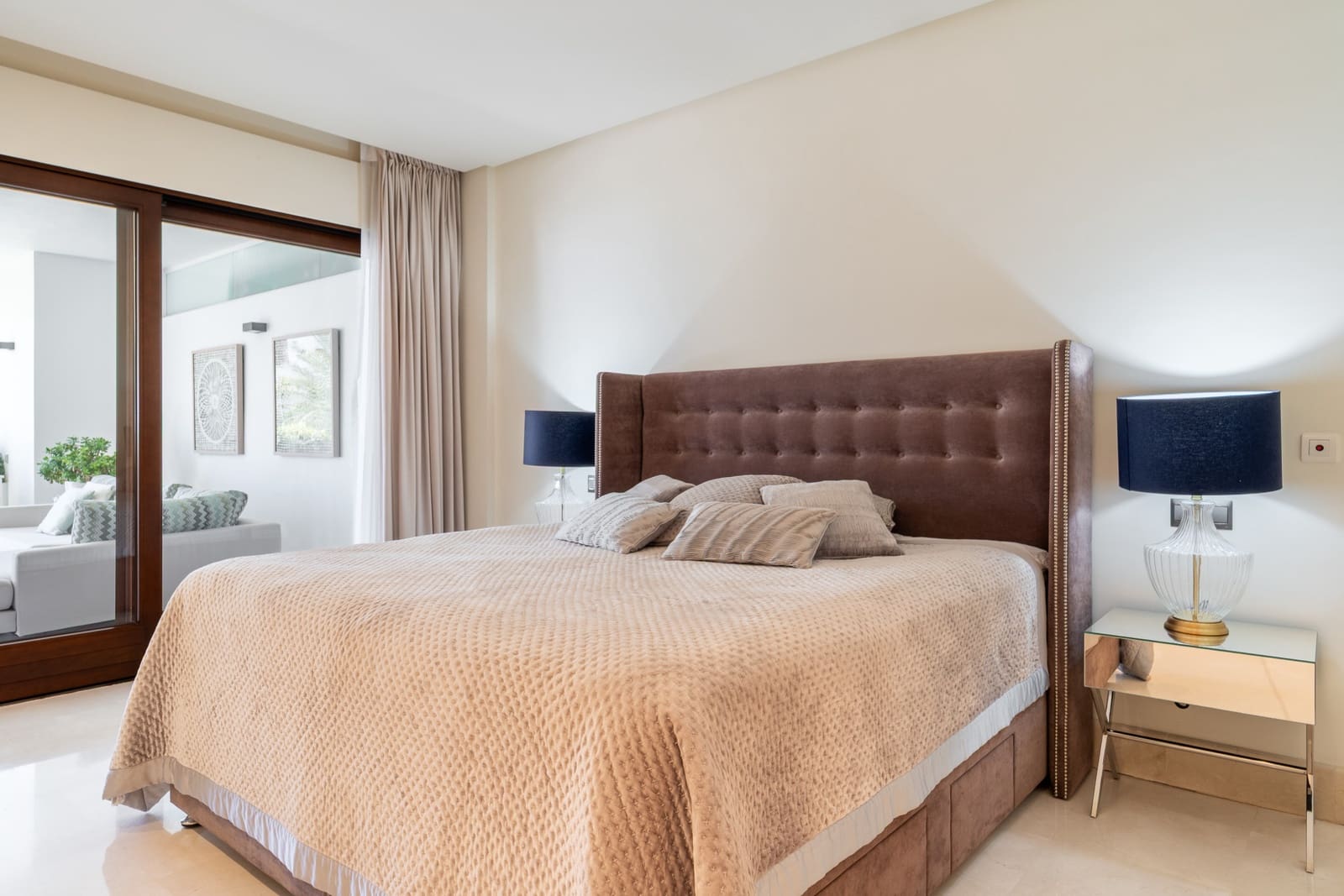 2 soveværelse Lejlighed til salg i Estepona med swimmingpool garage - € 1.390.000 (Ref: 9788257)