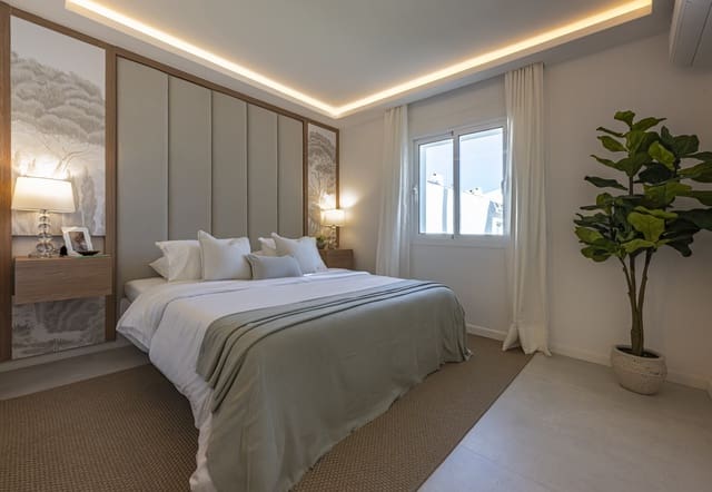 4 chambre Maison de Ville à vendre à Marbella avec piscine - 979 000 € (Ref: 9788258)