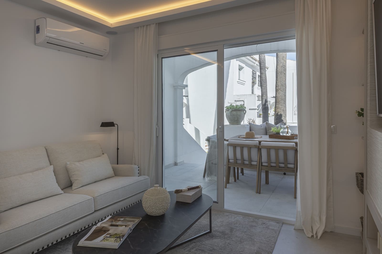 4 chambre Maison de Ville à vendre à Marbella avec piscine - 895 000 € (Ref: 9788258)