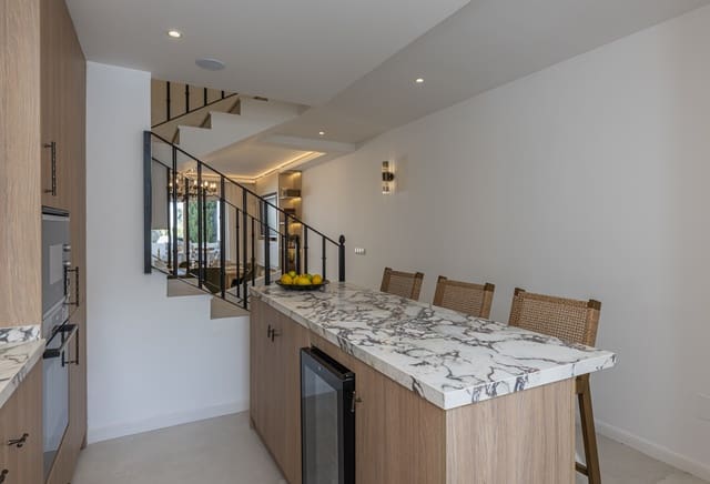 4 sovrum Hus till salu i Marbella med pool - 895 000 € (Ref: 9788258)