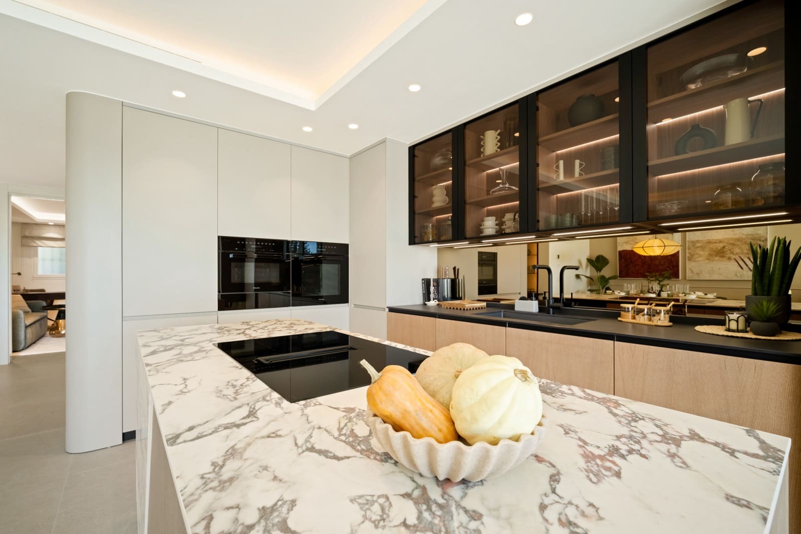 4 bedroom Apartment for sale in Marbella with pool garage - € 2,450,000 (Ref: 9790850)