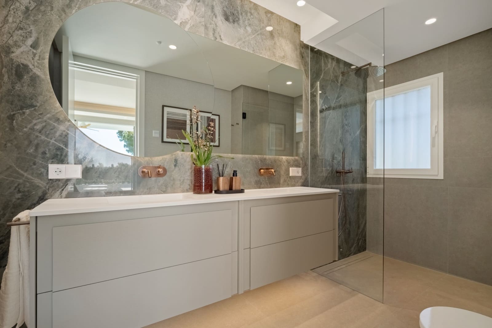 4 bedroom Apartment for sale in Marbella with pool garage - € 2,450,000 (Ref: 9790850)