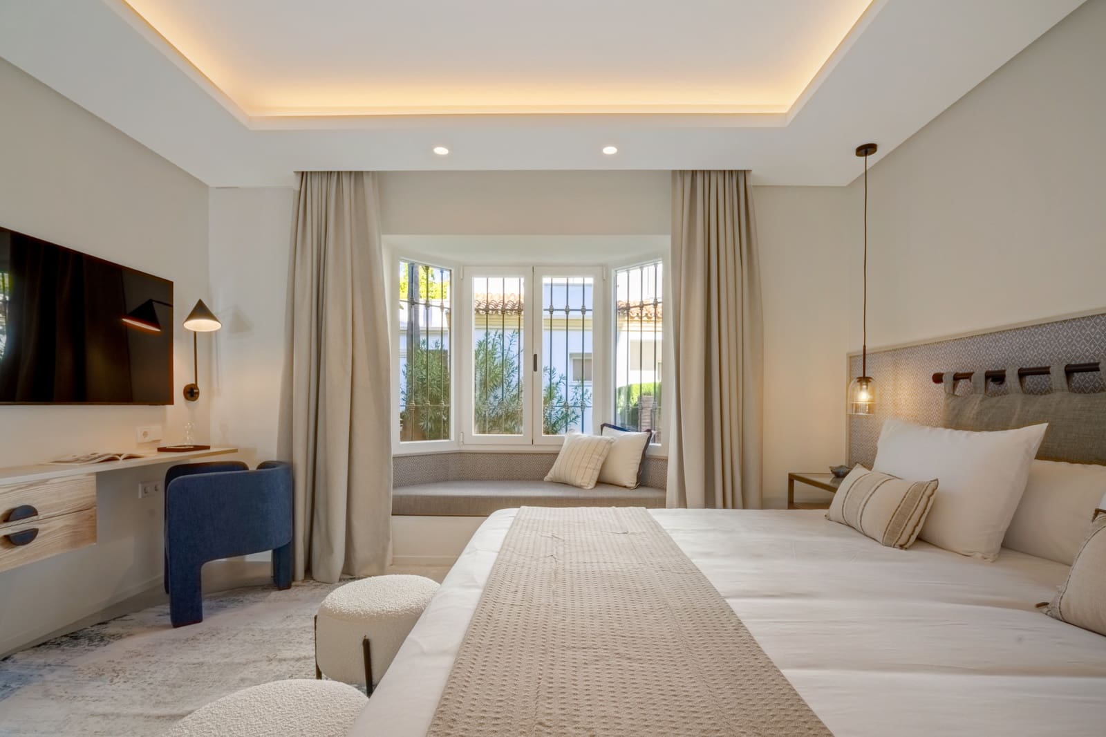 4 bedroom Apartment for sale in Marbella with pool garage - € 2,450,000 (Ref: 9790850)