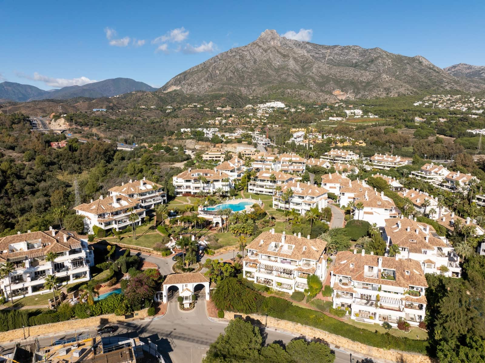 4 bedroom Apartment for sale in Marbella with pool garage - € 2,450,000 (Ref: 9790850)