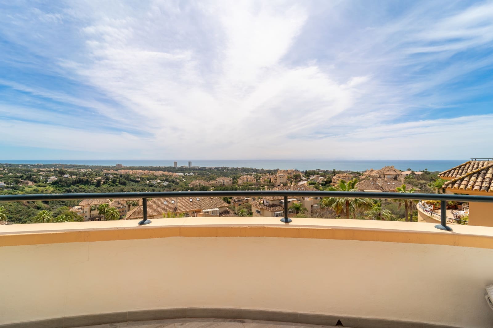 3 soverom Penthouse til salgs i Marbella med svømmebasseng garasje - € 1 600 000 (Ref: 9794380)