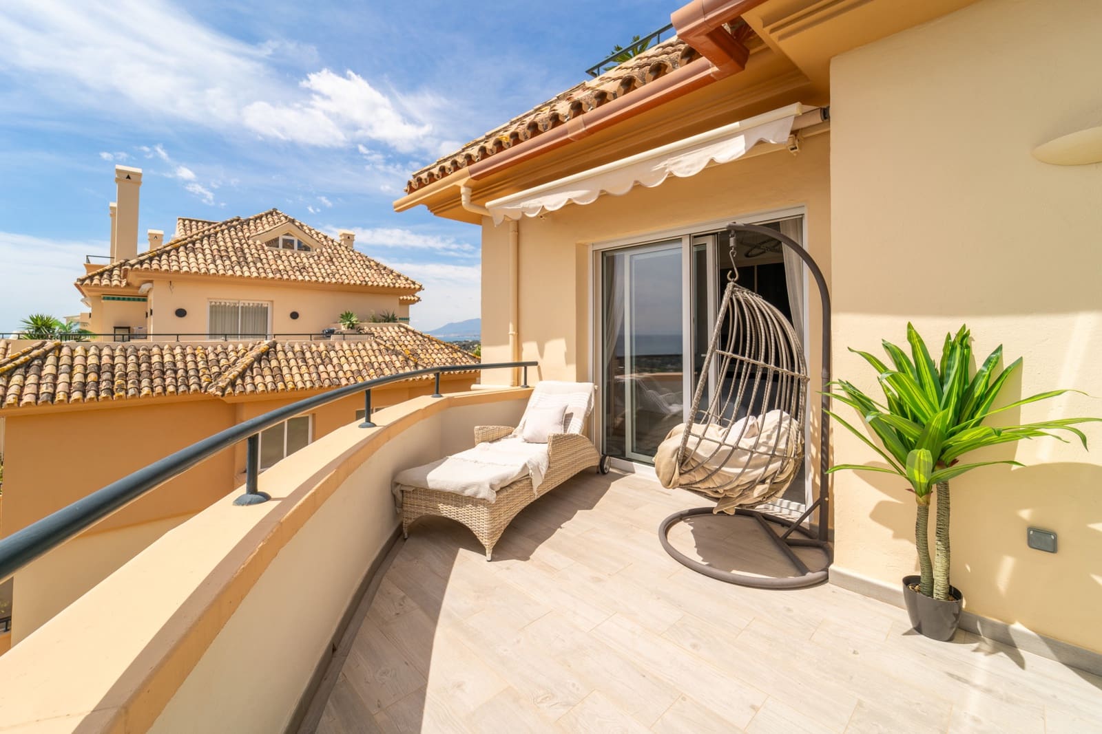3 soverom Penthouse til salgs i Marbella med svømmebasseng garasje - € 1 600 000 (Ref: 9794380)