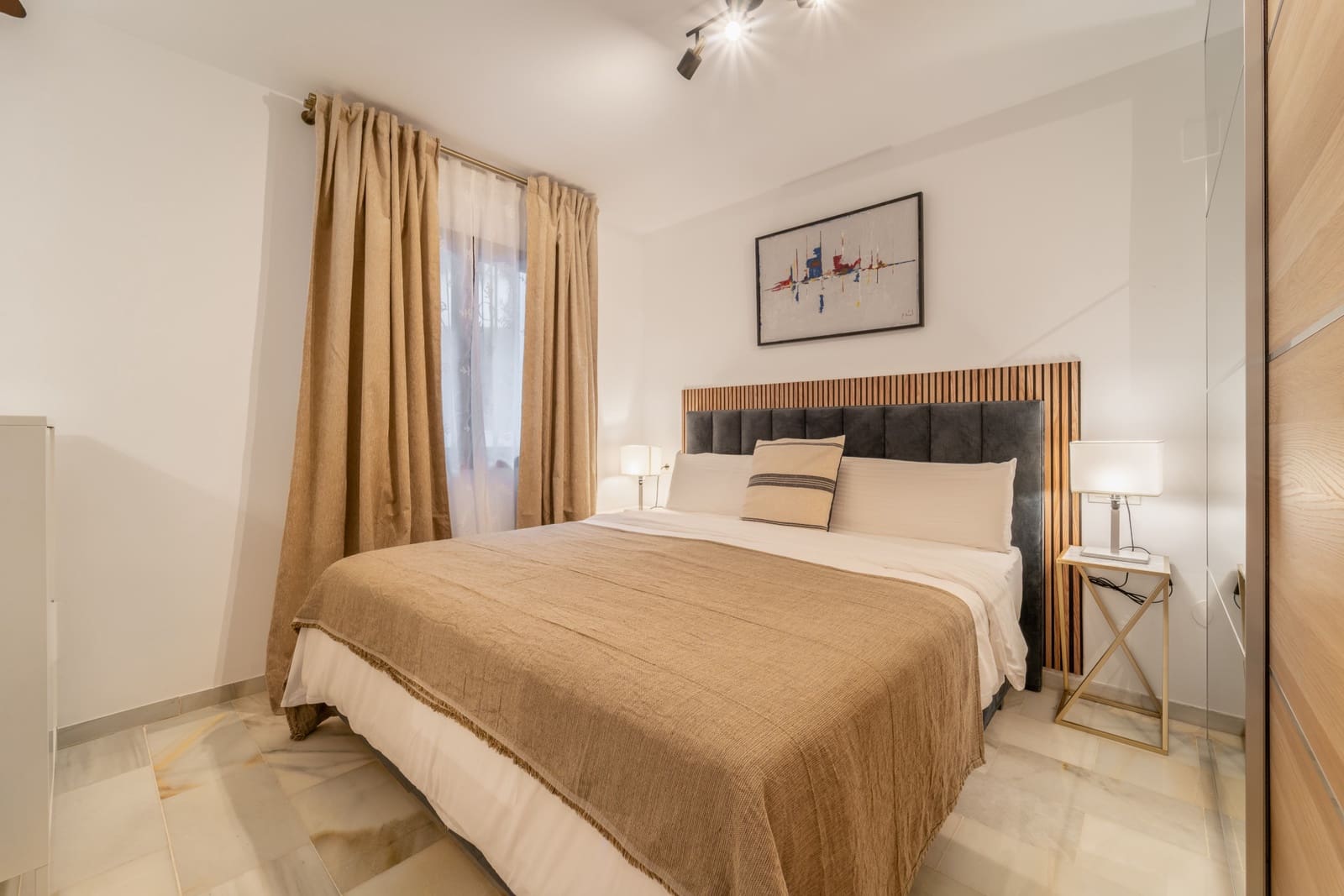 Apartamento de 2 habitaciones en Puerto Banus en venta - 775.000 € (Ref: 9796917)